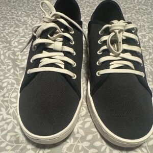 OluKai Pehuea Li- Women’s 8.5 black lace up (NEW without tags)